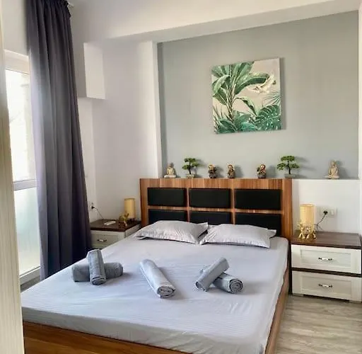 Grey Ultracentral Old Town بوخارست