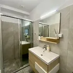 Апартаменти Grey Ultracentral Old Town Бухарест